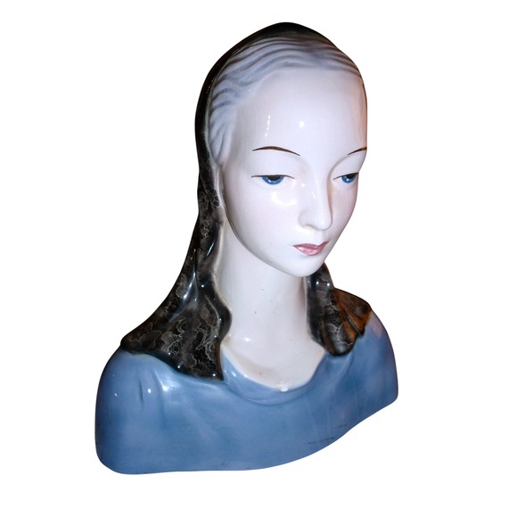 American Goldscheider Bust Woman with Scarf‎ 10